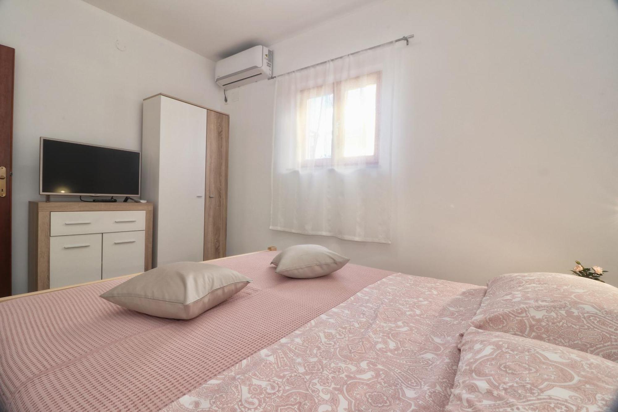 Studio Apartman Edy 3 Pula Exteriör bild