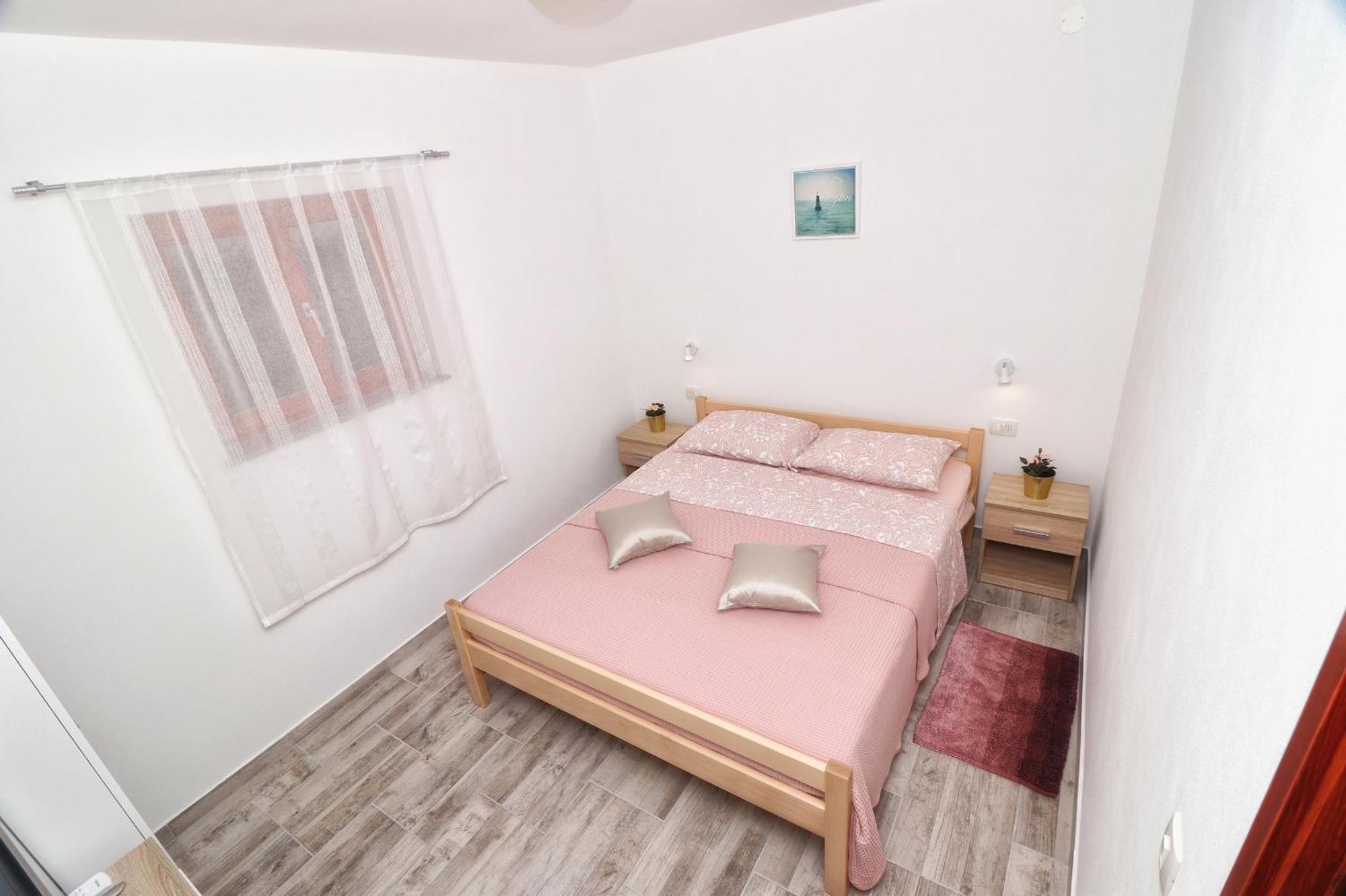 Studio Apartman Edy 3 Pula Exteriör bild