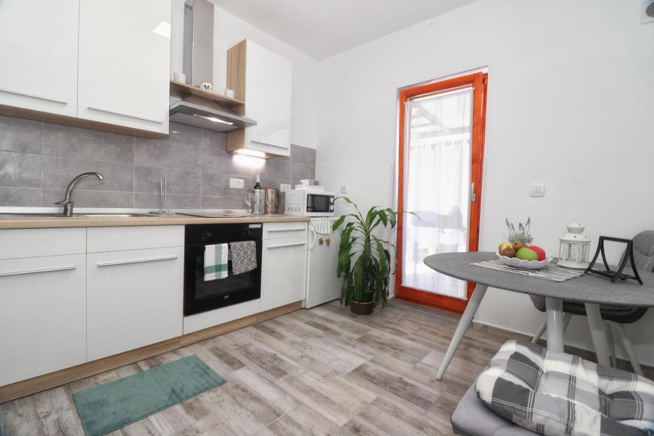 Studio Apartman Edy 3 Pula Exteriör bild